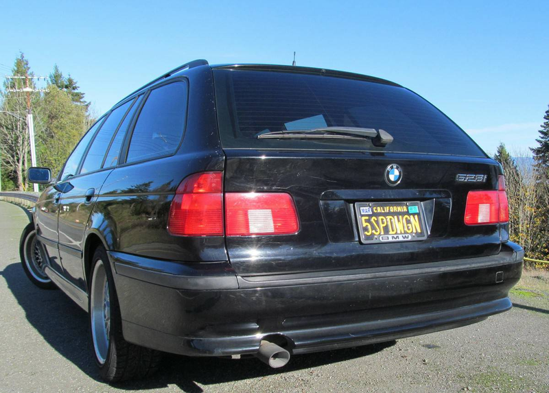 Illustration for article titled For $6,900, Could This 1999 BMW 528i Touring Prove That Less Is More?